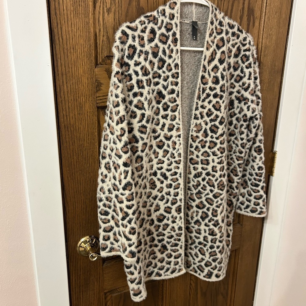 Alya Francesca’s Leopard Cheetah Open Front Long Cardigan Sweater Medium - Picture 3 of 10